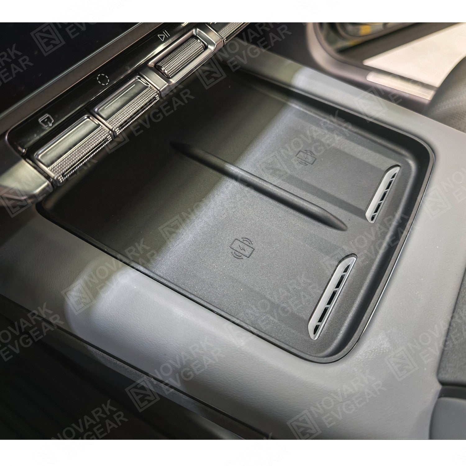 Zeekr 7X 25+ Wireless Charging Silicone Pad Organiser Armrest Console Accessorie